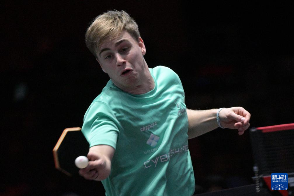 他辗转于不 他辗转于不